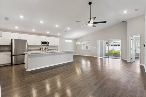 Villa ou maison à vendre à Auburndale, Floride: 3 chambres, 192.68 m2 № 2388545 - photo 13