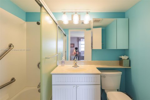 Condo in Marathon, Florida, 1 bedroom  № 1742168 - photo 18