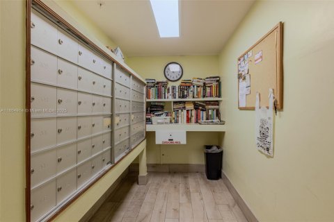 Condo in Marathon, Florida, 1 bedroom  № 1742168 - photo 29