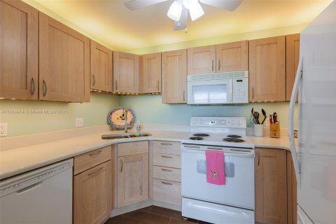 Condo in Marathon, Florida, 1 bedroom  № 1742168 - photo 10