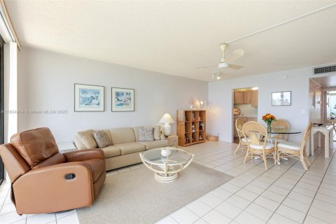 Condo in Marathon, Florida, 1 bedroom  № 1742168 - photo 9
