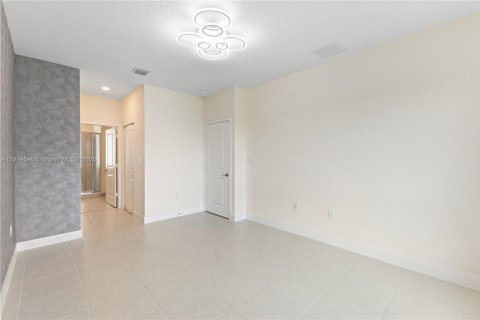 Condo in Doral, Florida, 2 bedrooms  № 1970027 - photo 20