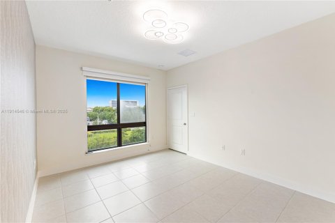 Condo in Doral, Florida, 2 bedrooms  № 1970027 - photo 14