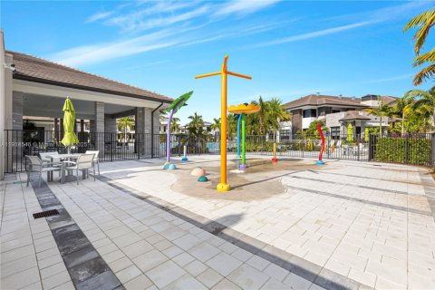 Condo in Doral, Florida, 2 bedrooms  № 1970027 - photo 28