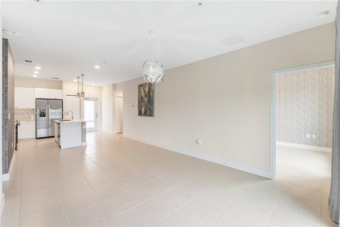 Condo in Doral, Florida, 2 bedrooms  № 1970027 - photo 11