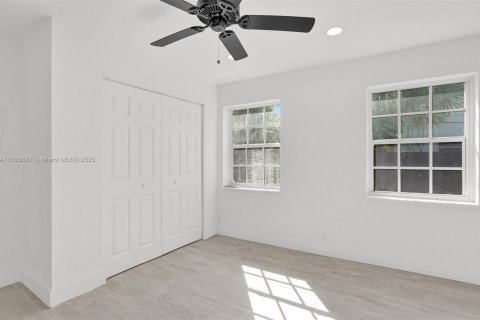 Villa ou maison à vendre à Oakland Park, Floride: 4 chambres, 94.02 m2 № 1781766 - photo 8