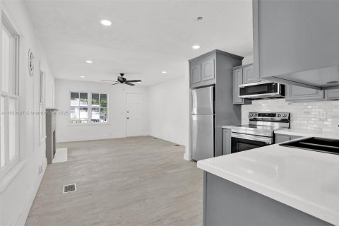 Villa ou maison à vendre à Oakland Park, Floride: 4 chambres, 94.02 m2 № 1781766 - photo 6