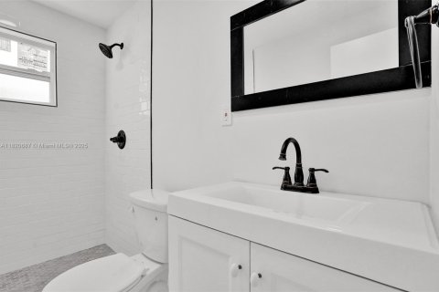 Villa ou maison à vendre à Oakland Park, Floride: 4 chambres, 94.02 m2 № 1781766 - photo 11