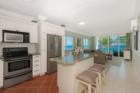 Copropriété à louer à Hillsboro Beach, Floride: 2 chambres, 92.9 m2 № 2168802 - photo 2