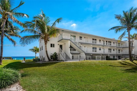 Condo à Hillsboro Beach, Floride, 2 chambres  № 2168802