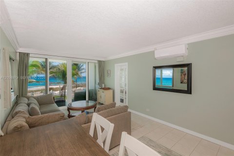Copropriété à louer à Hillsboro Beach, Floride: 2 chambres, 92.9 m2 № 2168802 - photo 5