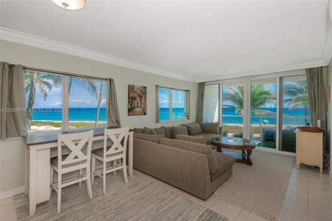 Copropriété à louer à Hillsboro Beach, Floride: 2 chambres, 92.9 m2 № 2168802 - photo 4