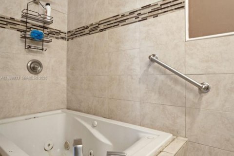 House in Margate, Florida 3 bedrooms, 145.11 sq.m. № 2052094 - photo 21