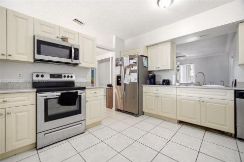 House in Margate, Florida 3 bedrooms, 145.11 sq.m. № 2052094 - photo 7