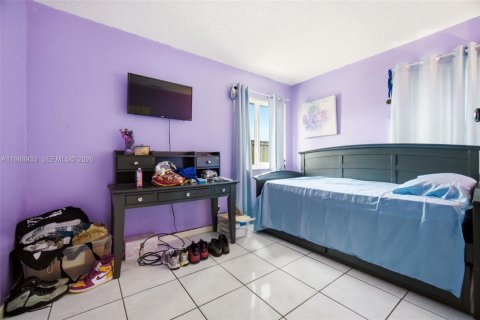 House in Margate, Florida 3 bedrooms, 145.11 sq.m. № 2052094 - photo 18