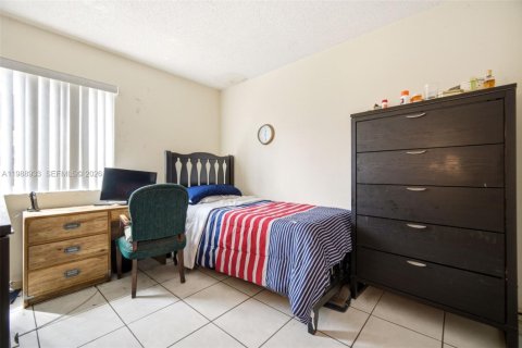 House in Margate, Florida 3 bedrooms, 145.11 sq.m. № 2052094 - photo 26