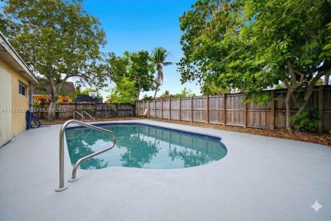 House in Margate, Florida 3 bedrooms, 145.11 sq.m. № 2052094 - photo 14