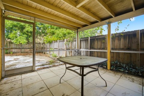 House in Margate, Florida 3 bedrooms, 145.11 sq.m. № 2052094 - photo 15