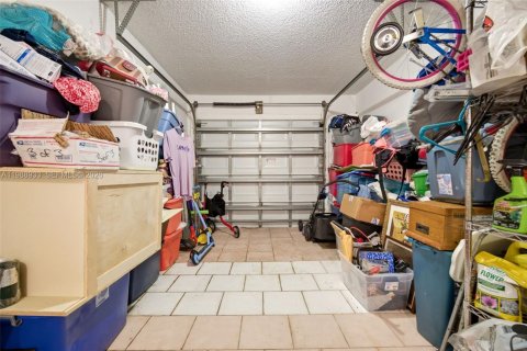 House in Margate, Florida 3 bedrooms, 145.11 sq.m. № 2052094 - photo 25