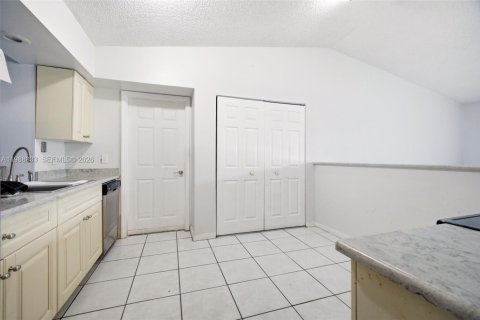 House in Margate, Florida 3 bedrooms, 145.11 sq.m. № 2052094 - photo 9