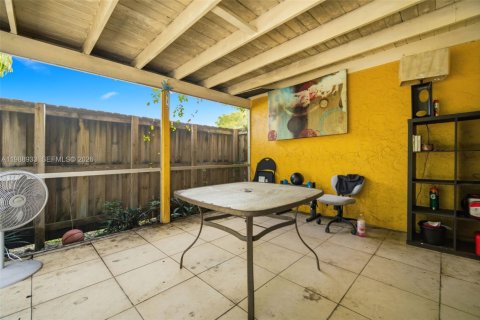 House in Margate, Florida 3 bedrooms, 145.11 sq.m. № 2052094 - photo 16