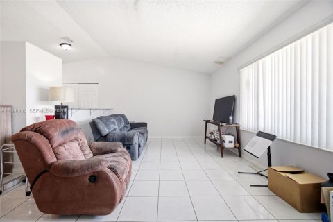 House in Margate, Florida 3 bedrooms, 145.11 sq.m. № 2052094 - photo 4