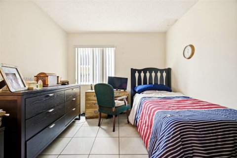 House in Margate, Florida 3 bedrooms, 145.11 sq.m. № 2052094 - photo 23