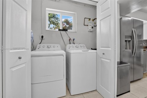 House in Hollywood, Florida 3 bedrooms, 146.69 sq.m. № 2087176 - photo 27
