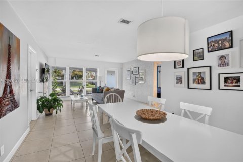 House in Hollywood, Florida 3 bedrooms, 146.69 sq.m. № 2087176 - photo 8