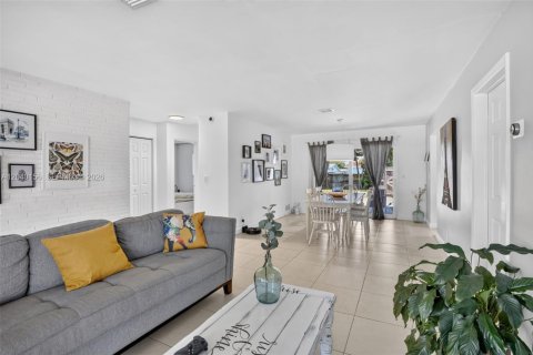 House in Hollywood, Florida 3 bedrooms, 146.69 sq.m. № 2087176 - photo 3