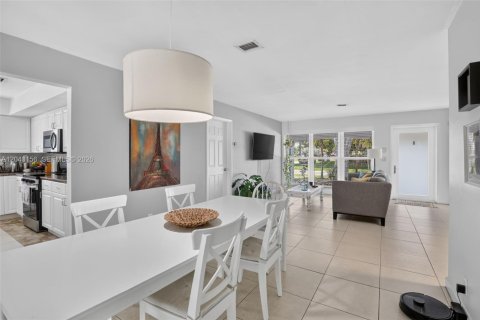 House in Hollywood, Florida 3 bedrooms, 146.69 sq.m. № 2087176 - photo 9