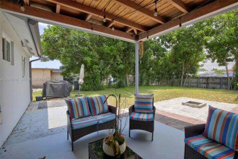 House in Hollywood, Florida 3 bedrooms, 146.69 sq.m. № 2087176 - photo 29