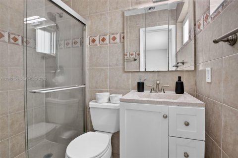 House in Hollywood, Florida 3 bedrooms, 146.69 sq.m. № 2087176 - photo 21
