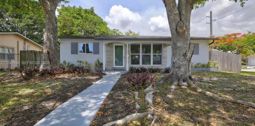 House in Hollywood, Florida 3 bedrooms, 146.69 sq.m. № 2087176