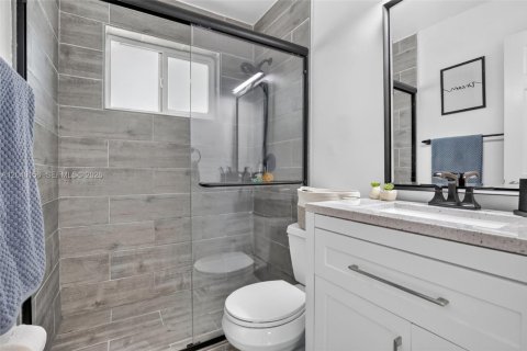 House in Hollywood, Florida 3 bedrooms, 146.69 sq.m. № 2087176 - photo 24