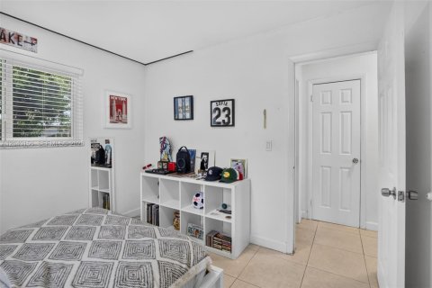 House in Hollywood, Florida 3 bedrooms, 146.69 sq.m. № 2087176 - photo 23