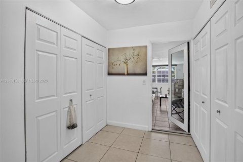 House in Hollywood, Florida 3 bedrooms, 146.69 sq.m. № 2087176 - photo 14