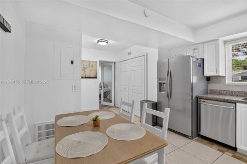 House in Hollywood, Florida 3 bedrooms, 146.69 sq.m. № 2087176 - photo 11