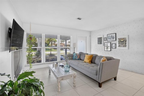 House in Hollywood, Florida 3 bedrooms, 146.69 sq.m. № 2087176 - photo 4