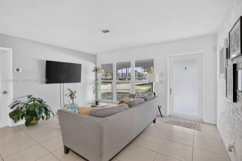 House in Hollywood, Florida 3 bedrooms, 146.69 sq.m. № 2087176 - photo 5