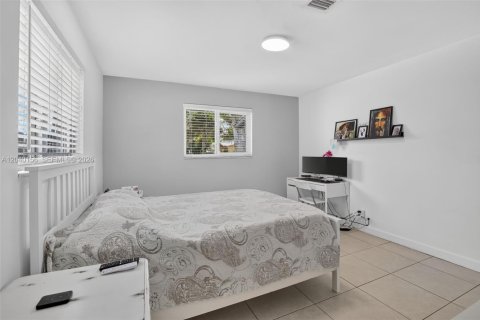 House in Hollywood, Florida 3 bedrooms, 146.69 sq.m. № 2087176 - photo 20