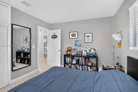 House in Hollywood, Florida 3 bedrooms, 146.69 sq.m. № 2087176 - photo 26