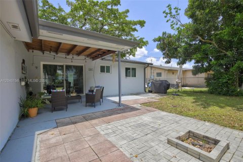 House in Hollywood, Florida 3 bedrooms, 146.69 sq.m. № 2087176 - photo 30