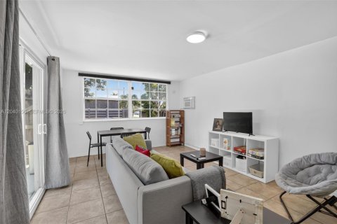 House in Hollywood, Florida 3 bedrooms, 146.69 sq.m. № 2087176 - photo 16