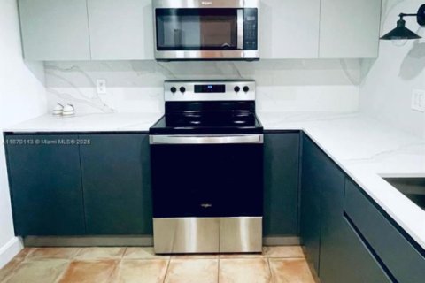 Villa ou maison à louer à Miami, Floride: 2 chambres, 65.96 m2 № 1927989 - photo 11