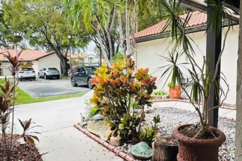 Villa ou maison à louer à Miami, Floride: 2 chambres, 65.96 m2 № 1927989 - photo 5