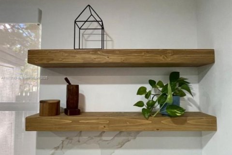 Villa ou maison à louer à Miami, Floride: 2 chambres, 65.96 m2 № 1927989 - photo 15