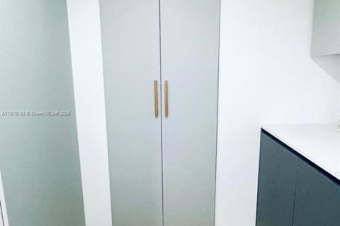 Villa ou maison à louer à Miami, Floride: 2 chambres, 65.96 m2 № 1927989 - photo 16