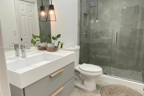 Villa ou maison à louer à Miami, Floride: 2 chambres, 65.96 m2 № 1927989 - photo 18