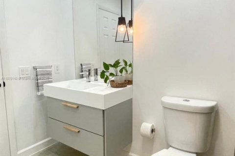 Villa ou maison à louer à Miami, Floride: 2 chambres, 65.96 m2 № 1927989 - photo 19